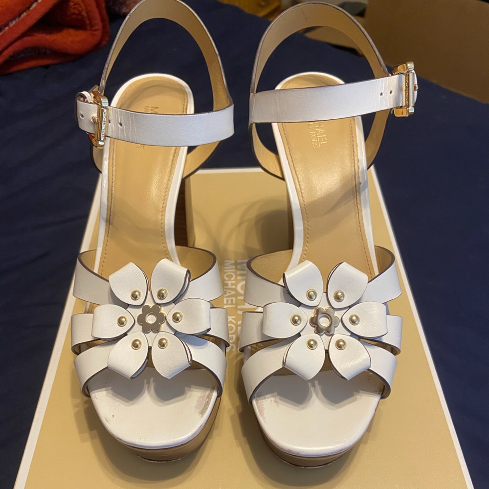 Open toe heeled sandals